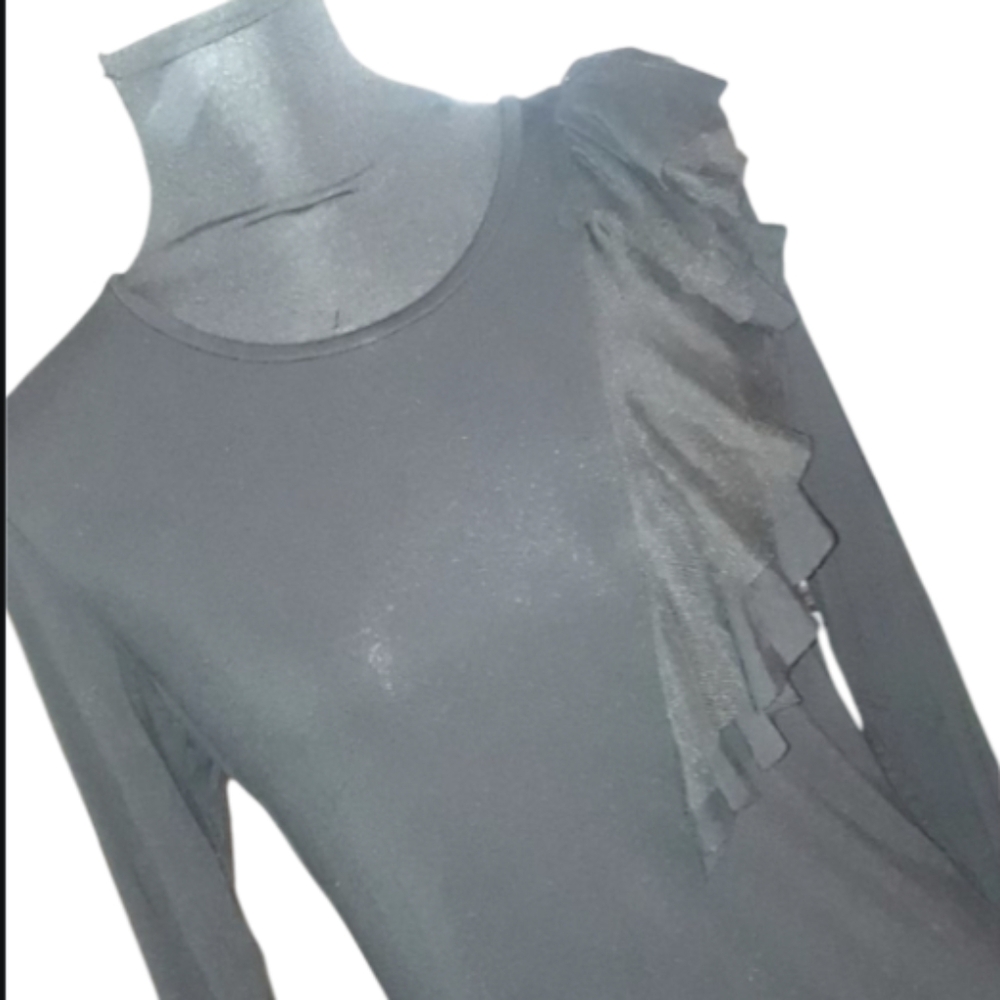 Size M black ruffled quarte sleeve tops